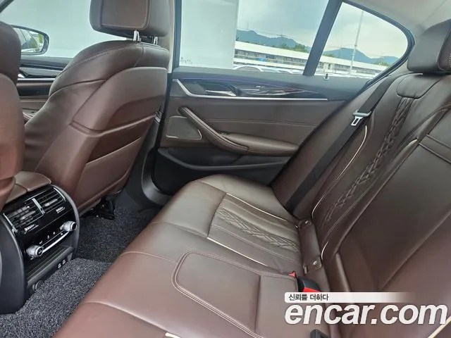 BMW 5-Series 2021 thumb 7