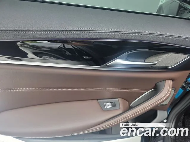 BMW 5-Series 2021 thumb 9