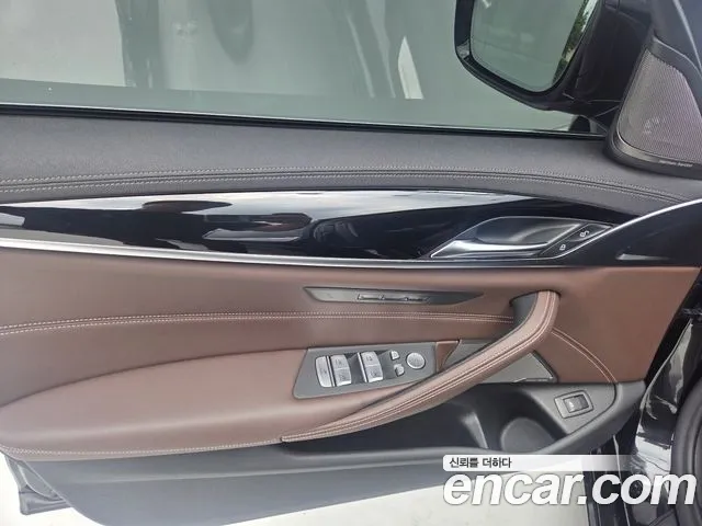 BMW 5-Series 2021 thumb 10