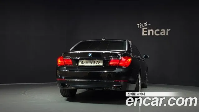 BMW 7-Series 2015 thumb 4