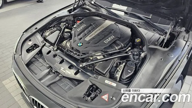 BMW 7-Series 2015 thumb 6