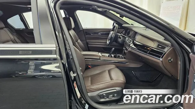 BMW 7-Series 2015 thumb 11
