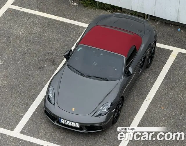 Porsche Cayman 2018 thumb 3