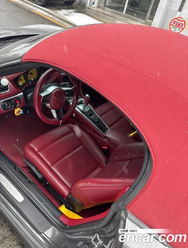 Porsche Cayman 2018 thumb 6