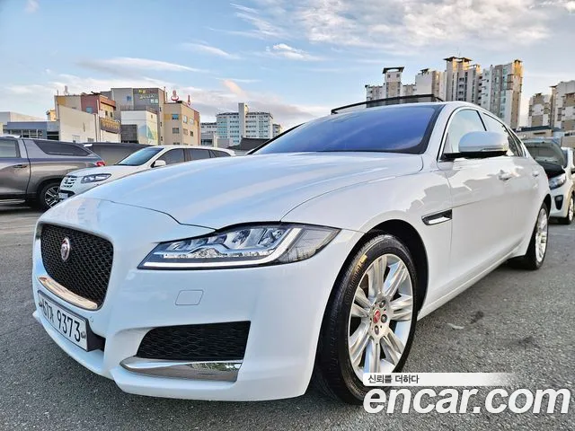 Jaguar XF 2018 thumb 2