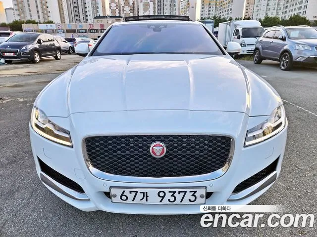 Jaguar XF 2018 thumb 3