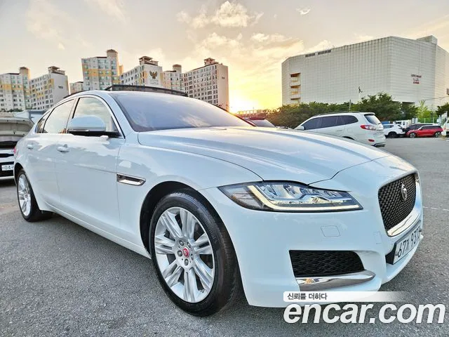 Jaguar XF 2018 thumb 4