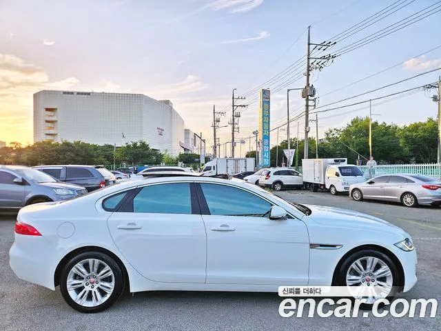 Jaguar XF 2018 thumb 5