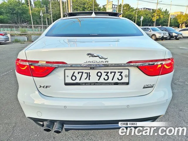 Jaguar XF 2018 thumb 7