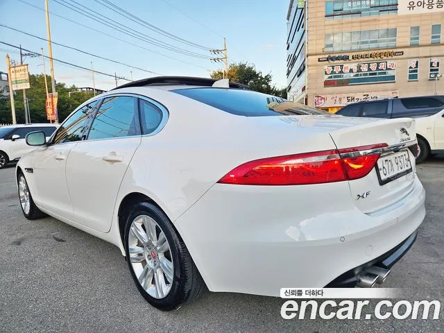Jaguar XF 2018 thumb 8