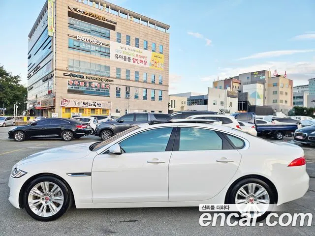 Jaguar XF 2018 thumb 9