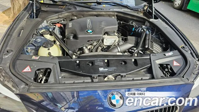 BMW 5-Series 2012 thumb 6