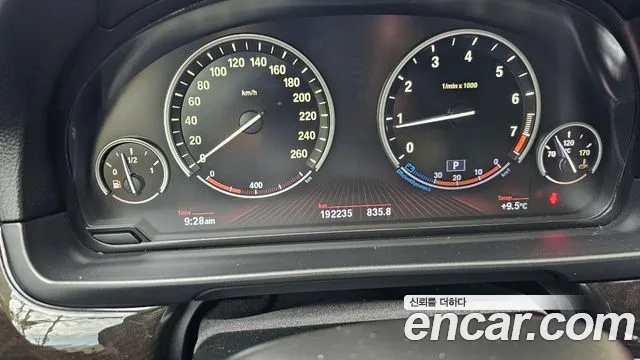BMW 5-Series 2012 thumb 8
