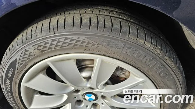 BMW 5-Series 2012 thumb 9