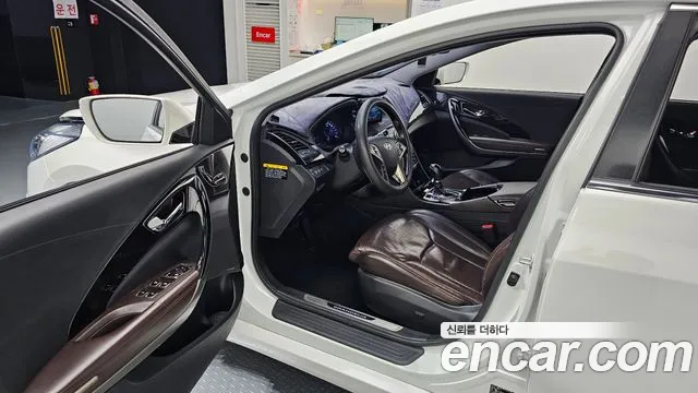 Hyundai Grandeur 2011 thumb 10