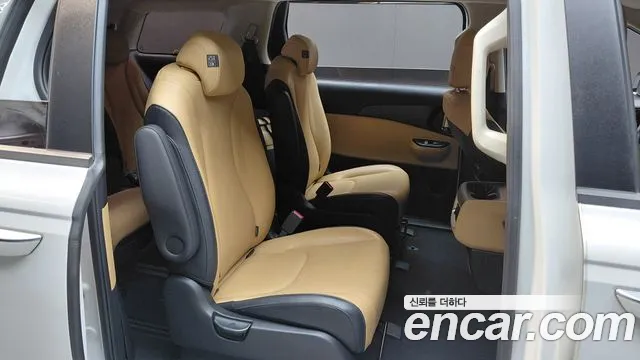 Kia Carnival 2021 thumb 11