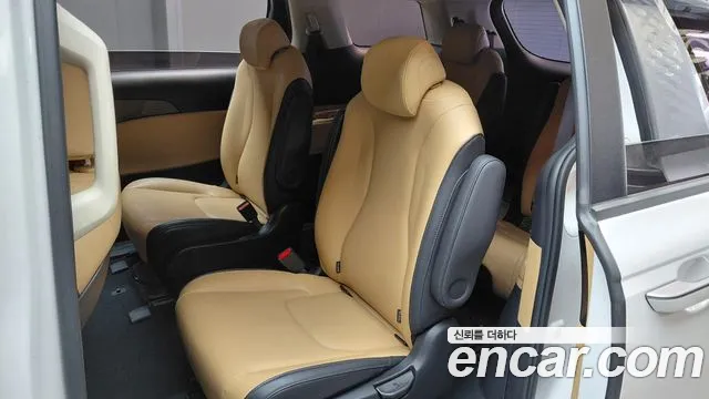 Kia Carnival 2021 thumb 12