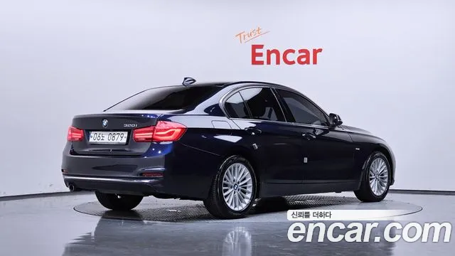 BMW 3-Series 2016 thumb 2