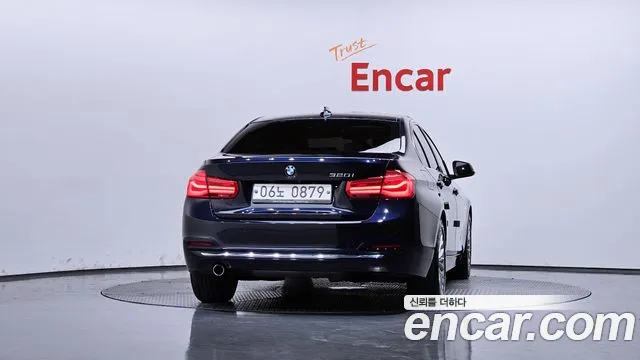 BMW 3-Series 2016 thumb 4
