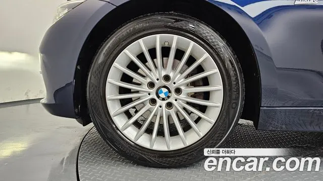 BMW 3-Series 2016 thumb 5