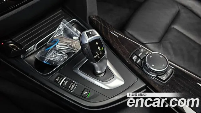 BMW 3-Series 2016 thumb 9