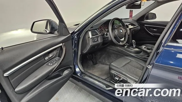 BMW 3-Series 2016 thumb 10