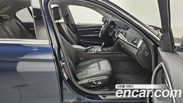 BMW 3-Series 2016 thumb 11