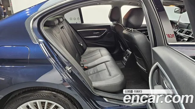 BMW 3-Series 2016 thumb 12