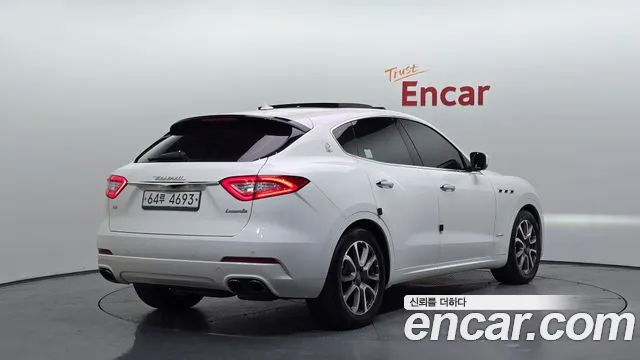 Maserati Levante 2018 thumb 2