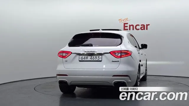 Maserati Levante 2018 thumb 4
