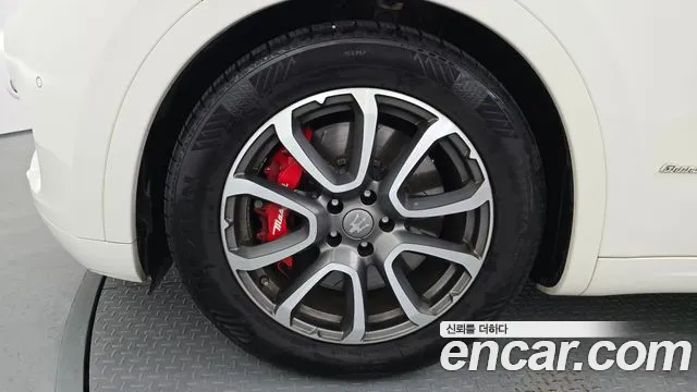 Maserati Levante 2018 thumb 5