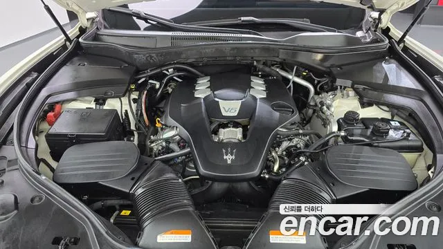Maserati Levante 2018 thumb 6