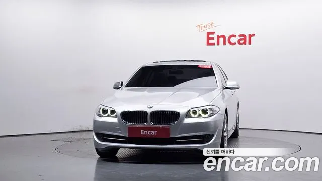 BMW 5-Series 2011 thumb 2