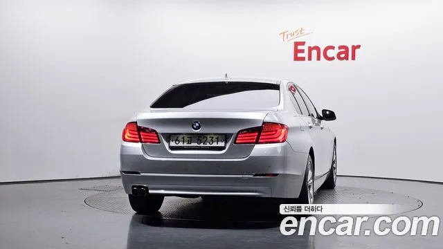 BMW 5-Series 2011 thumb 3