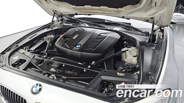 BMW 5-Series 2011 thumb 5