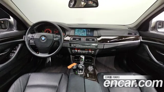 BMW 5-Series 2011 thumb 6