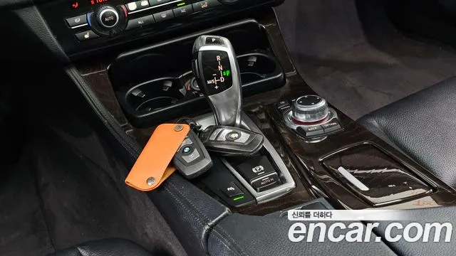 BMW 5-Series 2011 thumb 8