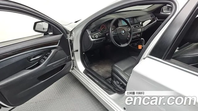 BMW 5-Series 2011 thumb 9