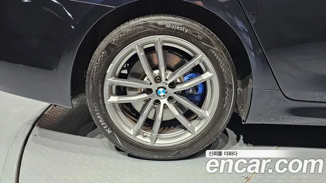 BMW 5-Series 2017 thumb 4