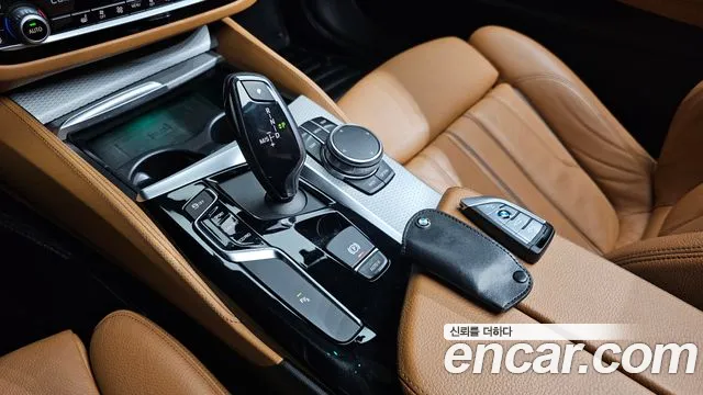 BMW 5-Series 2017 thumb 8