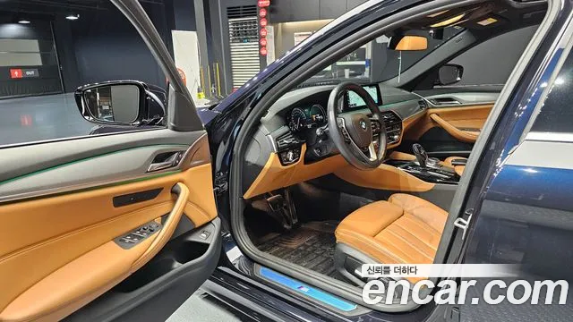 BMW 5-Series 2017 thumb 9