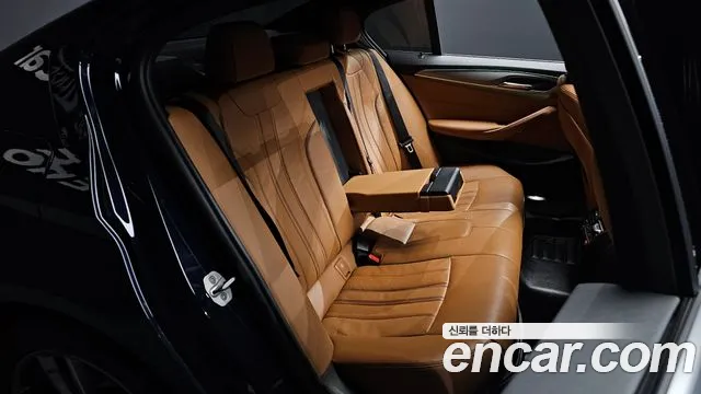 BMW 5-Series 2017 thumb 10