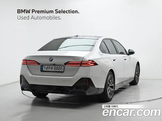 BMW 5-Series 2024 thumb 2