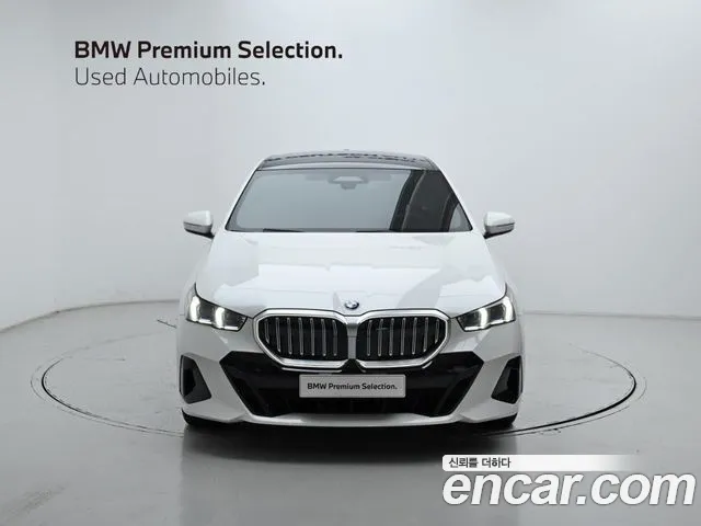 BMW 5-Series 2024 thumb 3