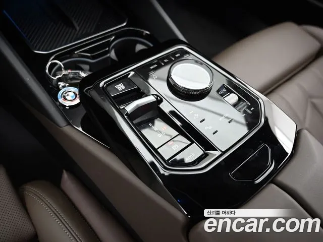 BMW 5-Series 2024 thumb 9