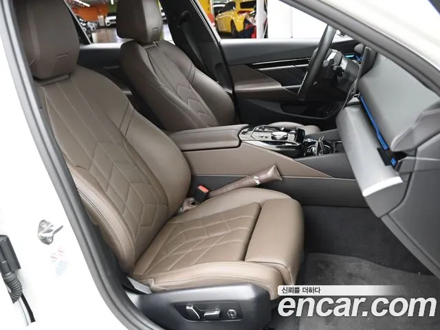 BMW 5-Series 2024 thumb 10