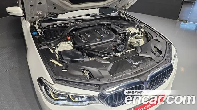 BMW 5-Series 2017 thumb 5