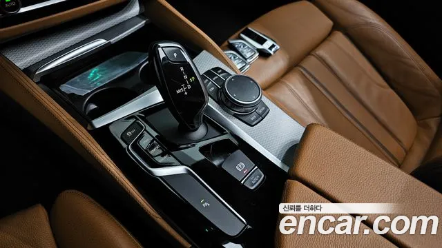 BMW 5-Series 2017 thumb 8
