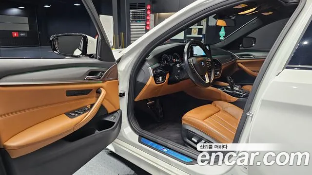 BMW 5-Series 2017 thumb 9
