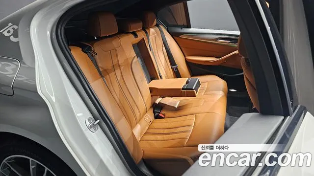 BMW 5-Series 2017 thumb 10